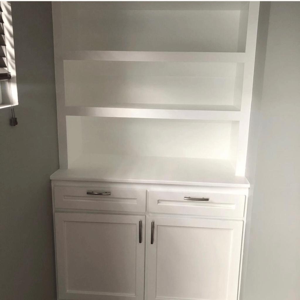 Mueble empotrado con estantería