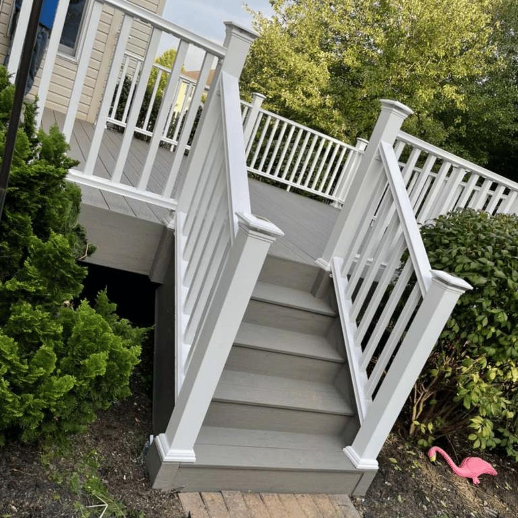 Escalera exterior con barandal