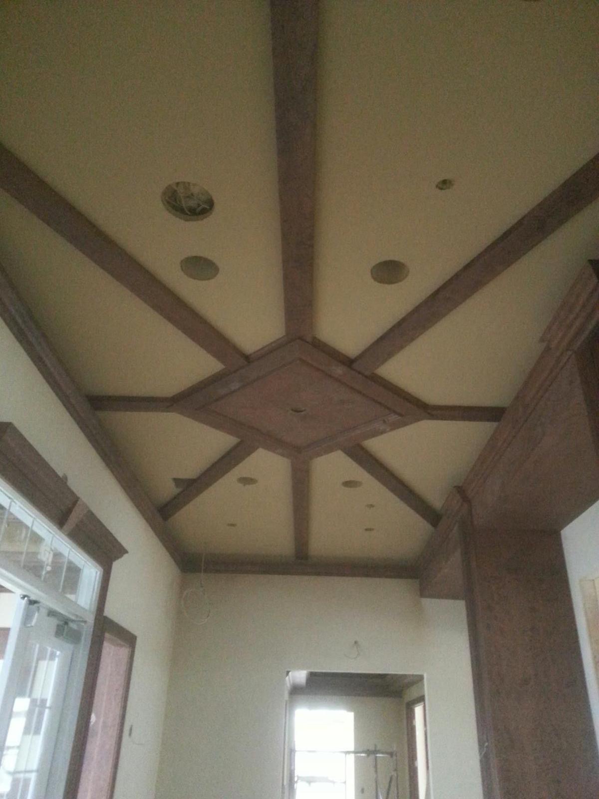 Cielo con vigas de madera